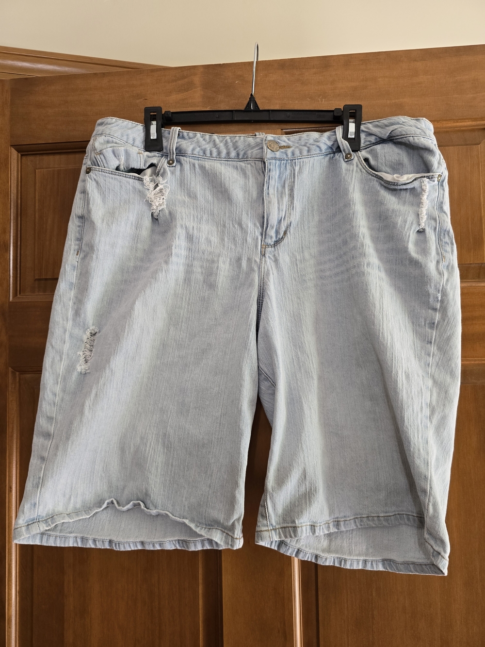 Fashion Bug Light Blue Distressed Women’s Bermuda Shorts Sz. 18
